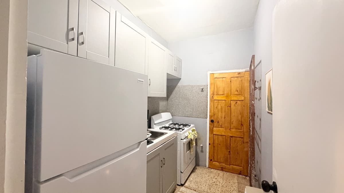 Full kitchen